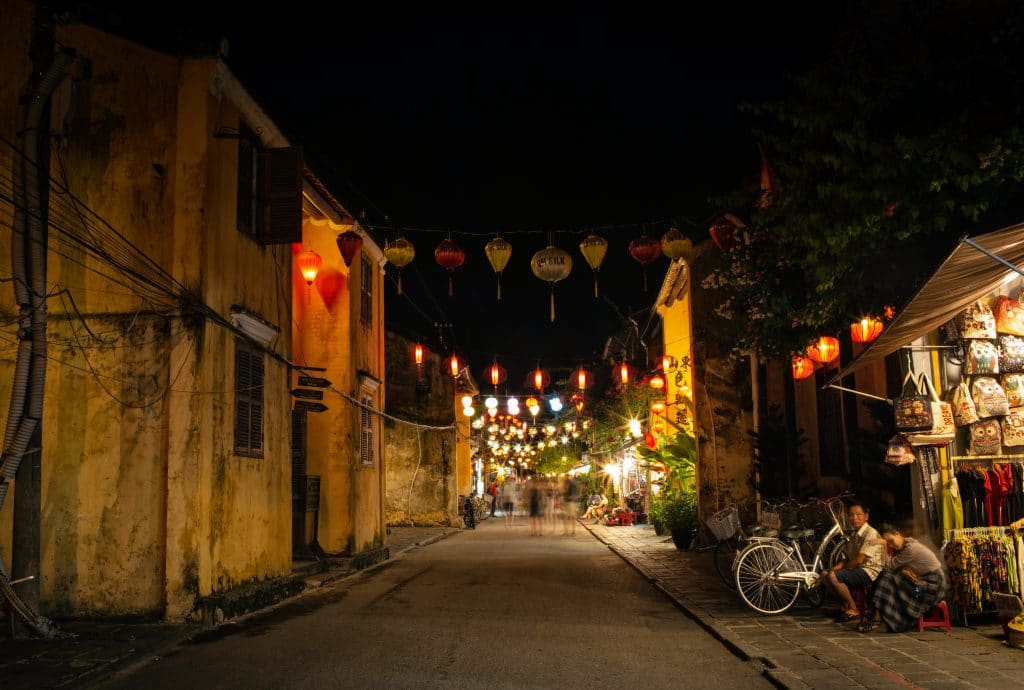 Lights in a street - Tips for low light photography