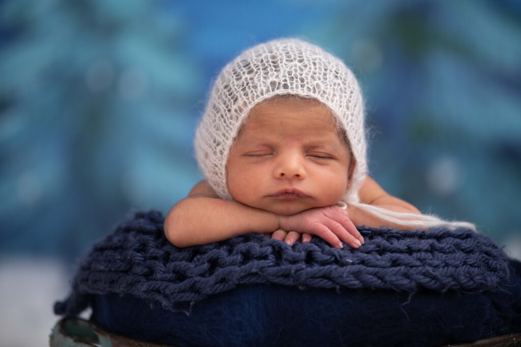 How to photograph a newborn Cute baby posing