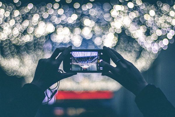 take professional photos with phone - Lightroom Photoshop tutorials
